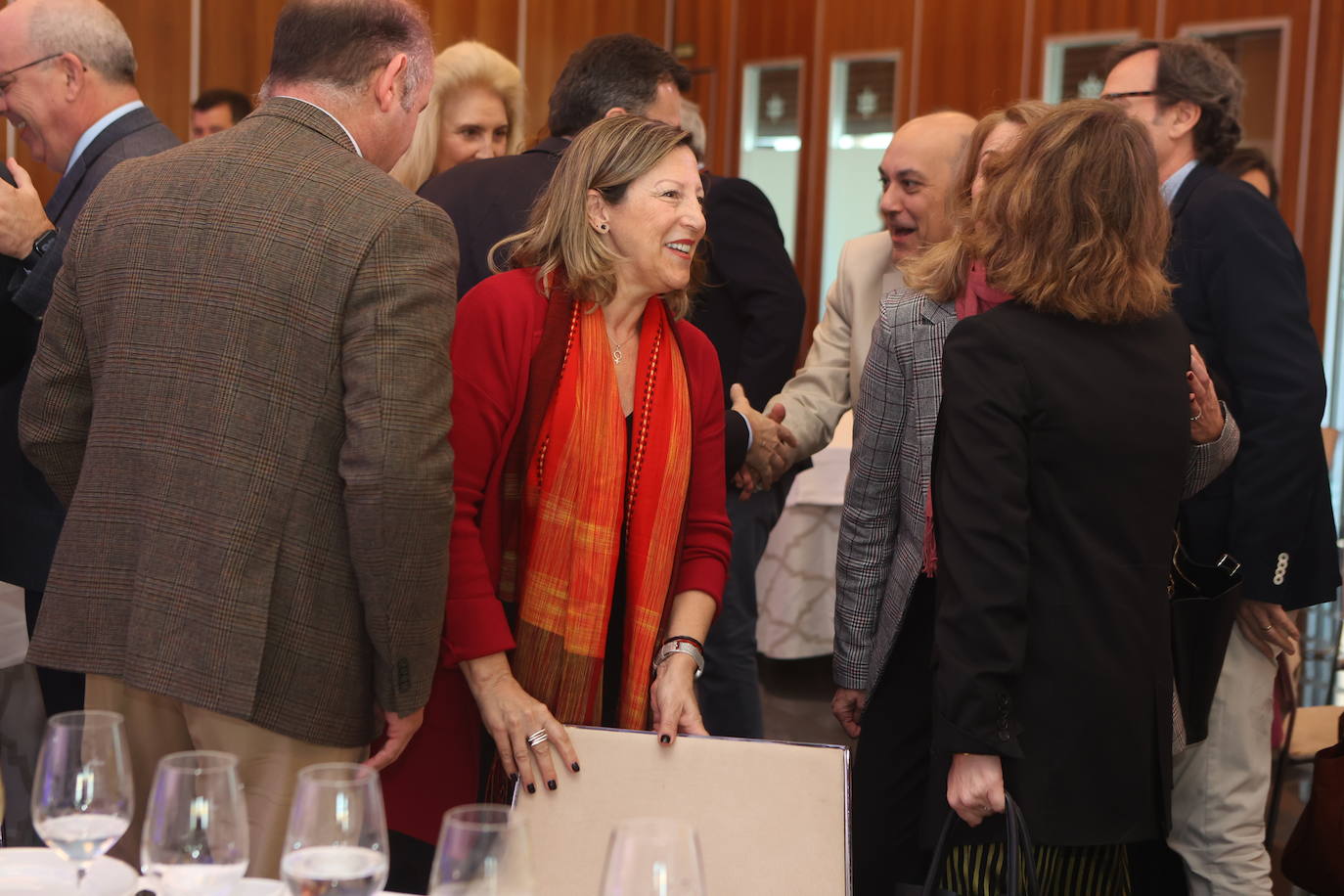 Fotos: Entrada de los invitados a La Mirada Económica de LA VOZ y ABC con Julián Quirós