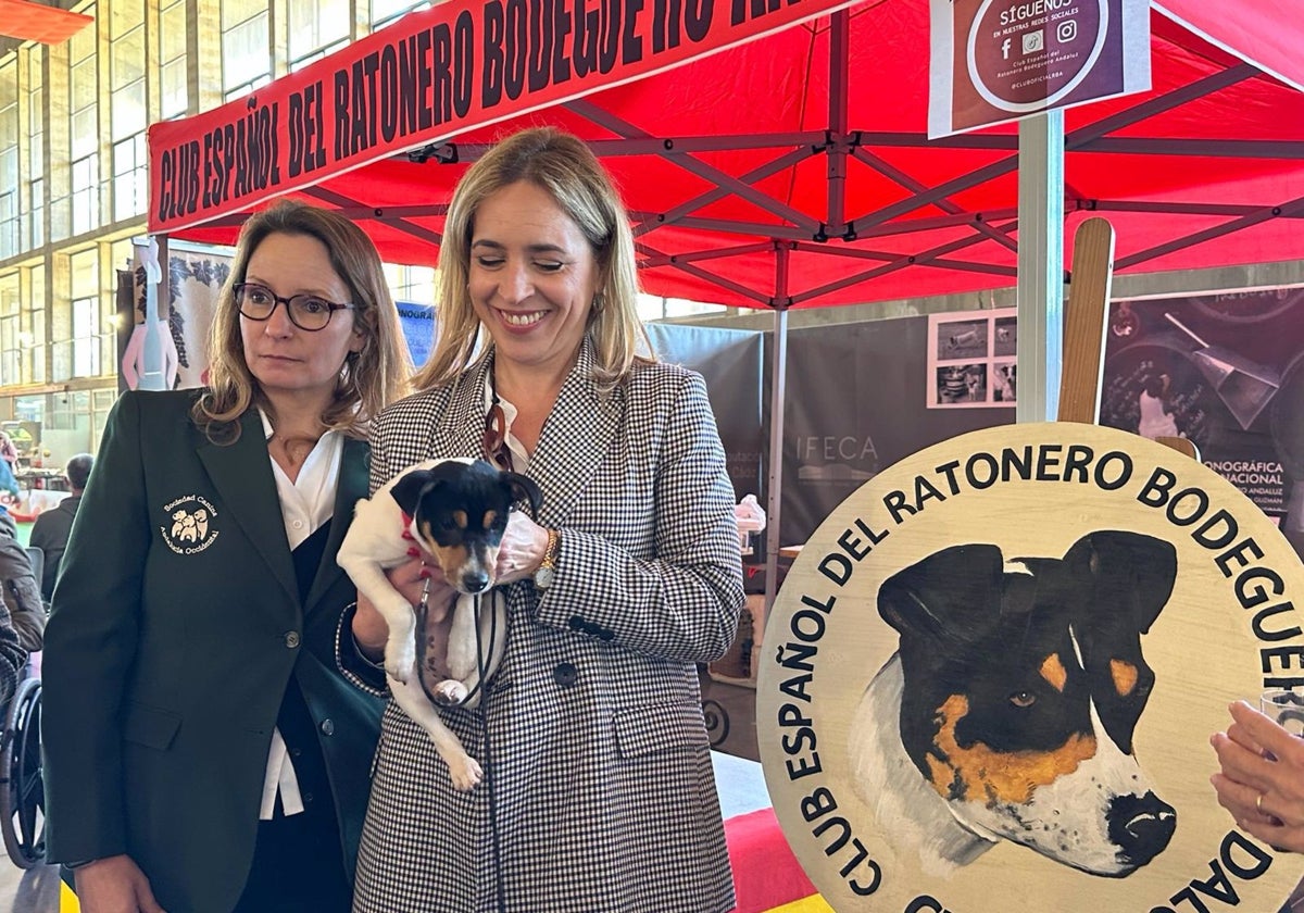 Almudena Martínez ha inaugurado la exposición canina.