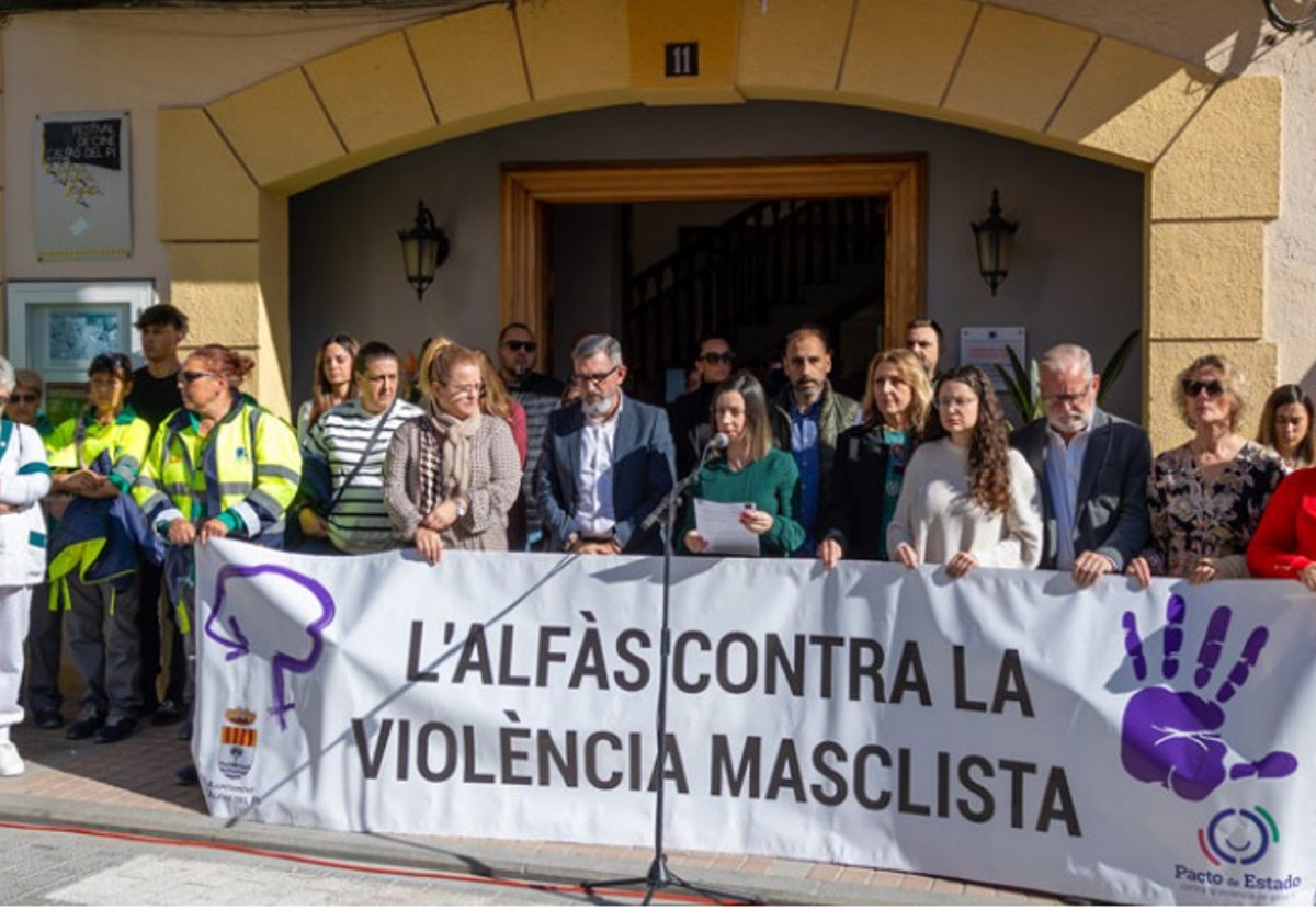 Minuto de silencio en Alfàs del Pi este miércoles.