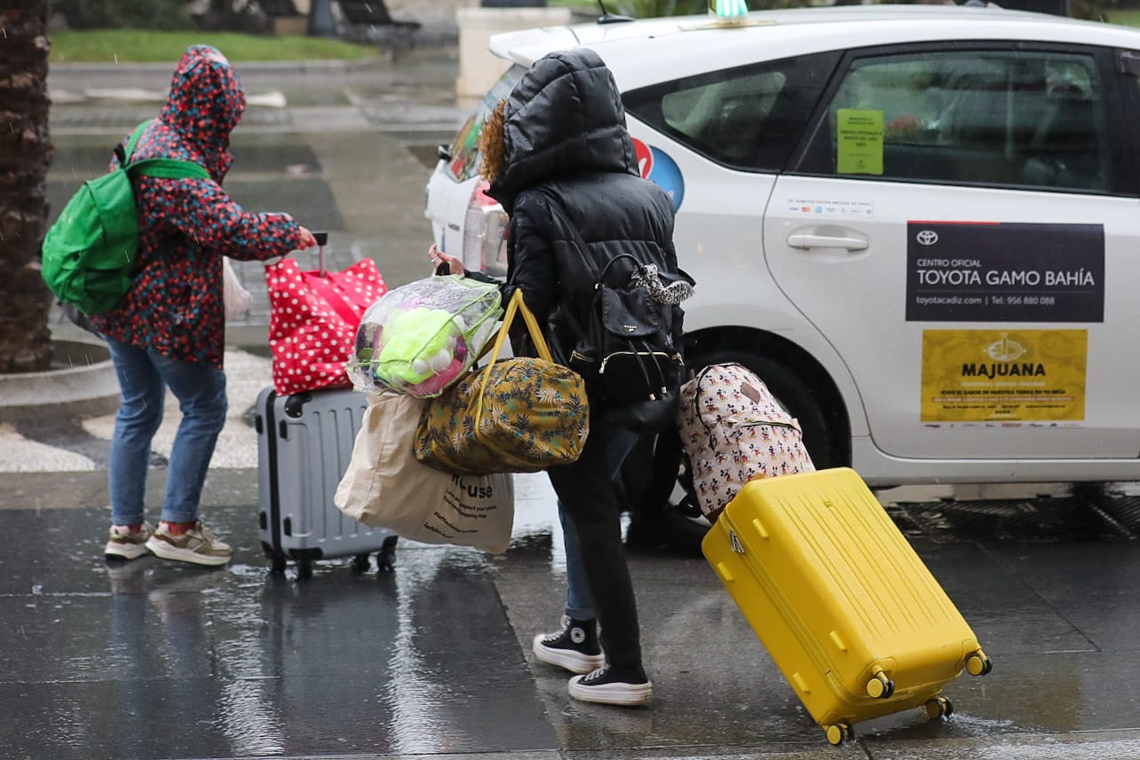 Fotos: La borrasca Karlotta azota con fuerza a Cádiz