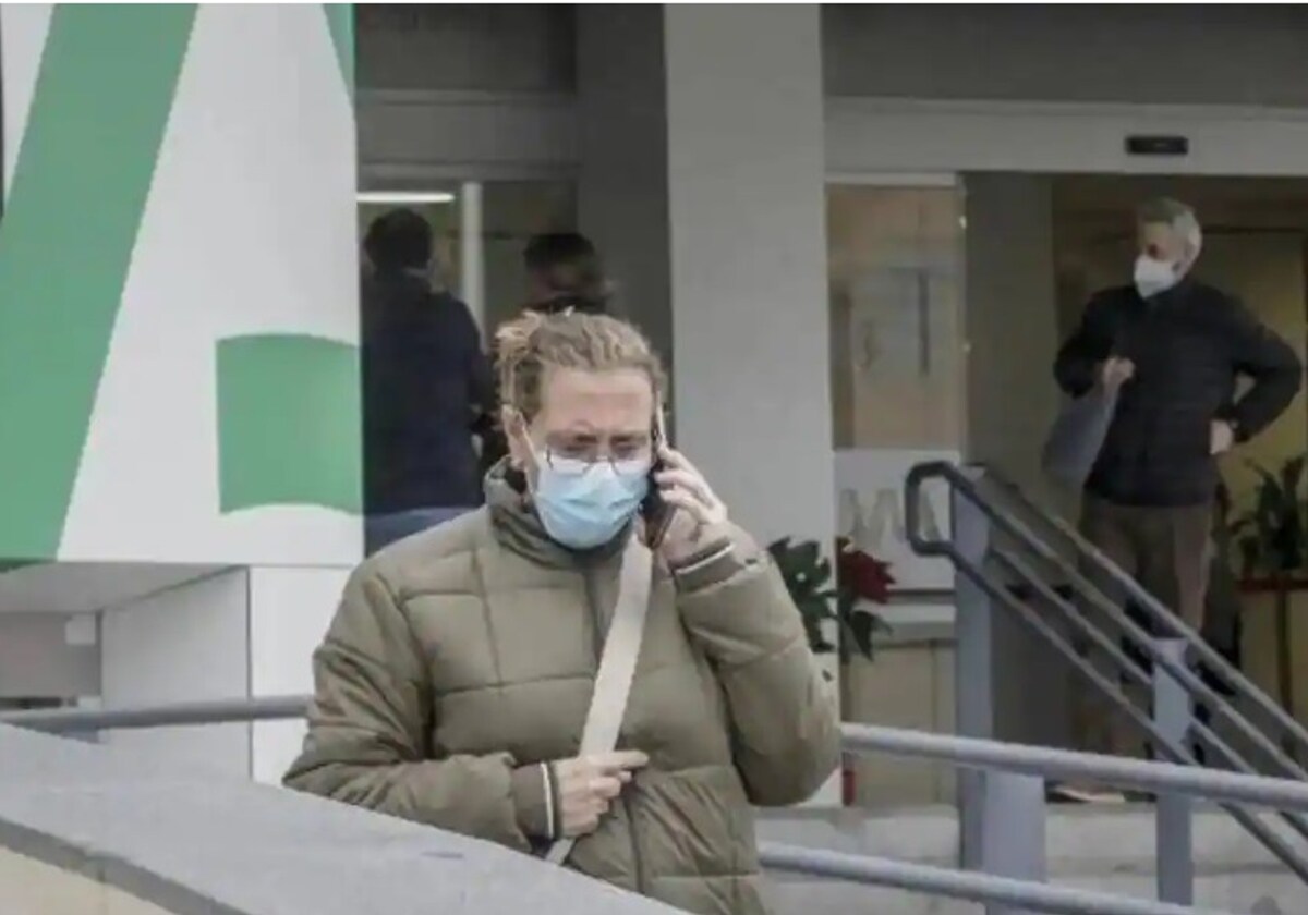 Las mascarillas dejan de ser obligatorias en los hospitales y en los centros de Atención Primaria de Cádiz