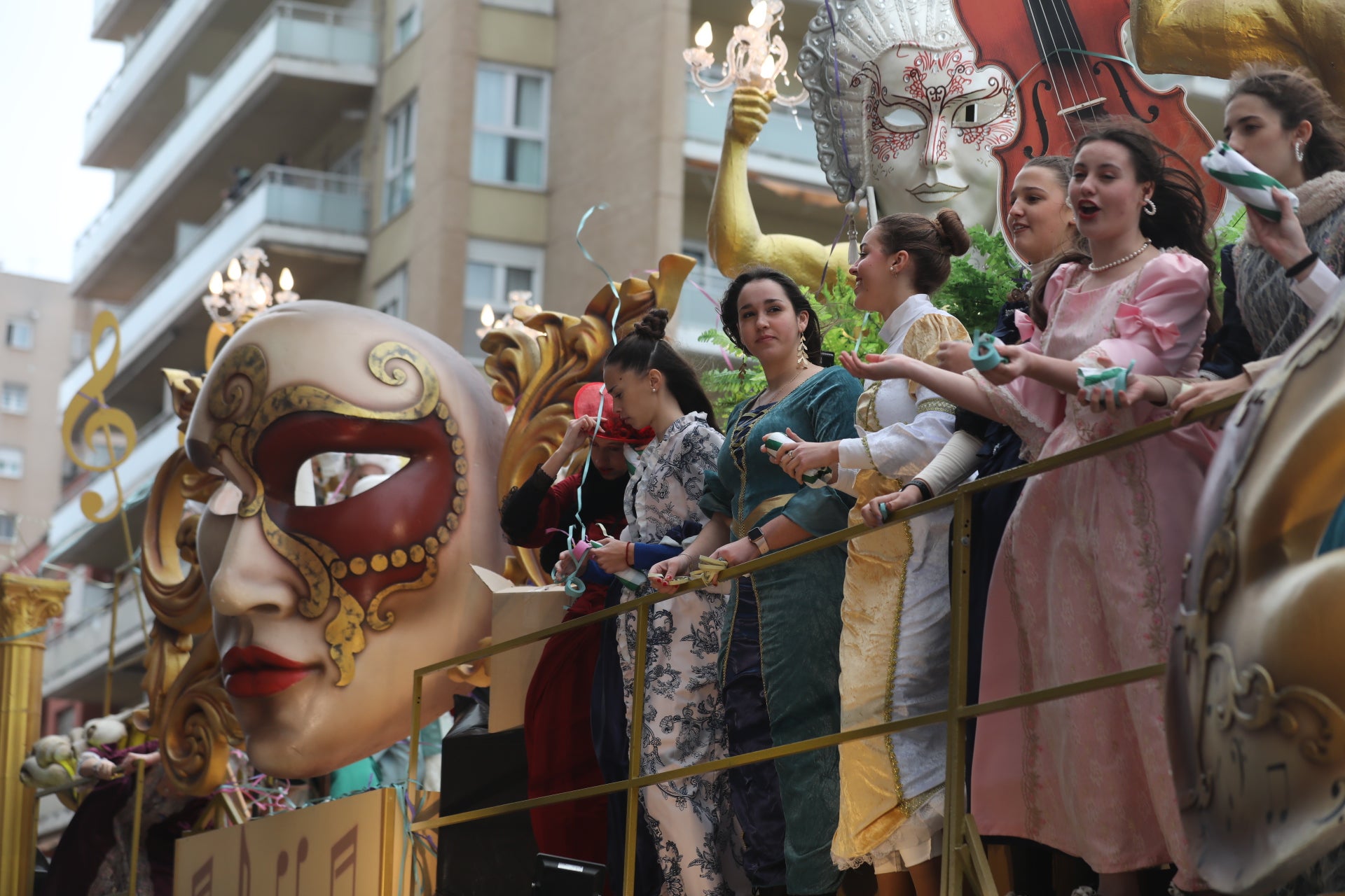 Fotos: Las mejores imágenes de la Cabalgata Magna del Carnaval de Cádiz