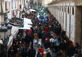 Domingo de Carnaval en Cádiz: coros y cabalgata se abren camino