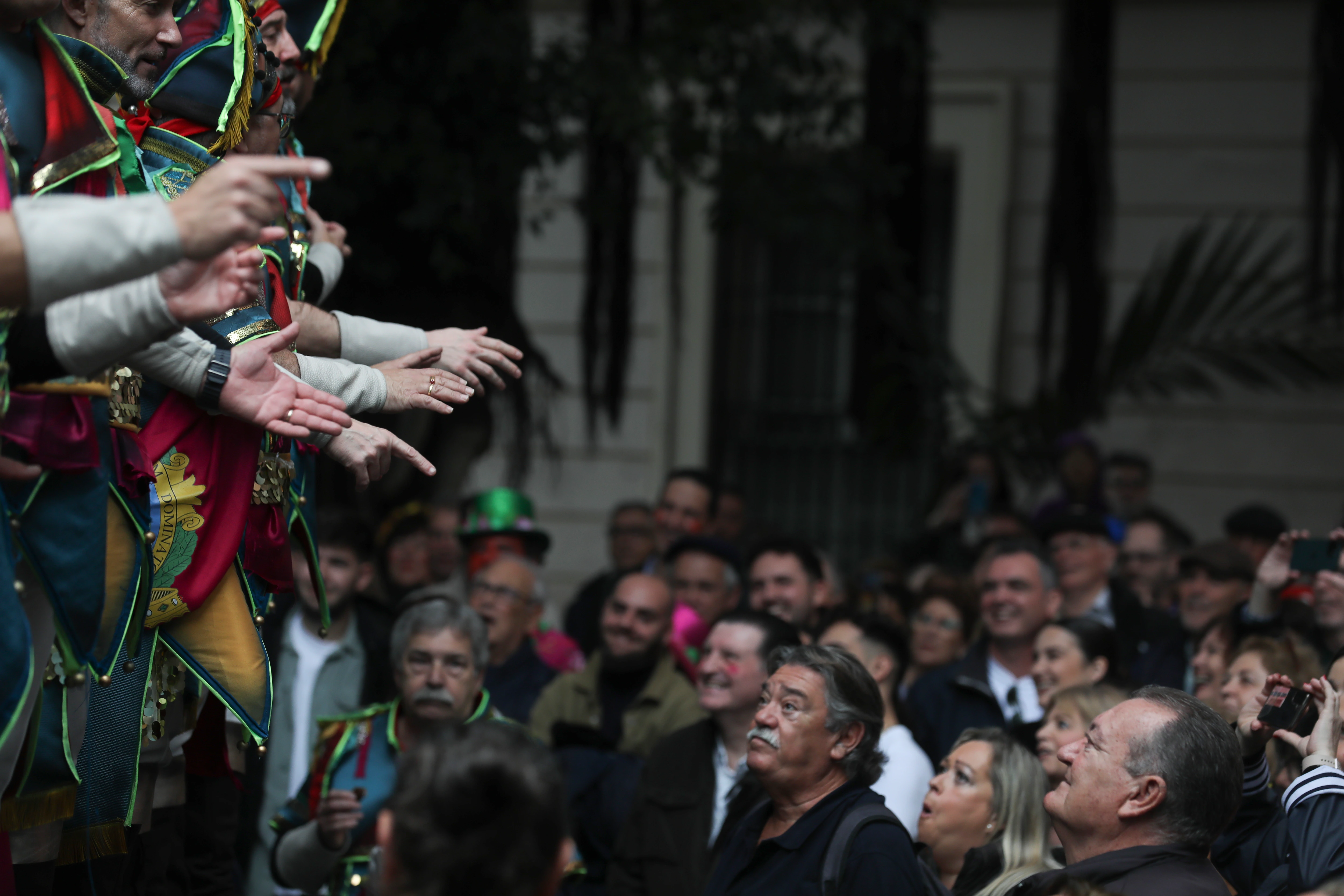 Fotos: Las imágenes del lunes de Carnaval en Cádiz marcado por la lluvia