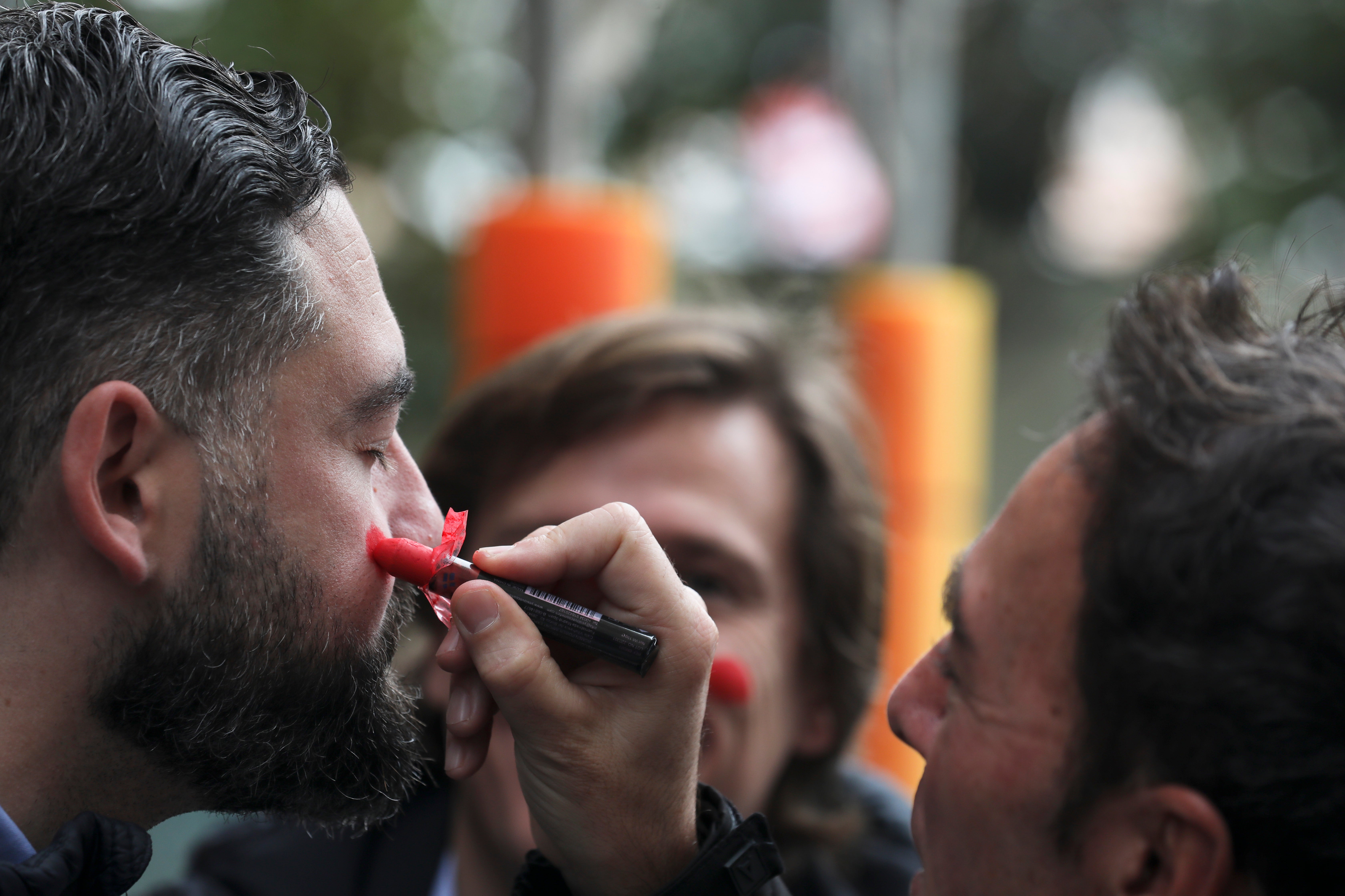 Fotos: Las imágenes del lunes de Carnaval en Cádiz marcado por la lluvia