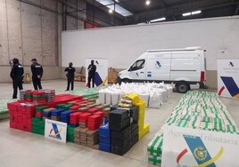 Un detenido y dos investigados al incautar ocho toneladas de cocaína en Algeciras