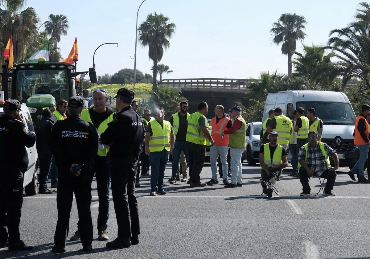 Tractoristas cortaron el tráfico la semana pasada en Cádiz