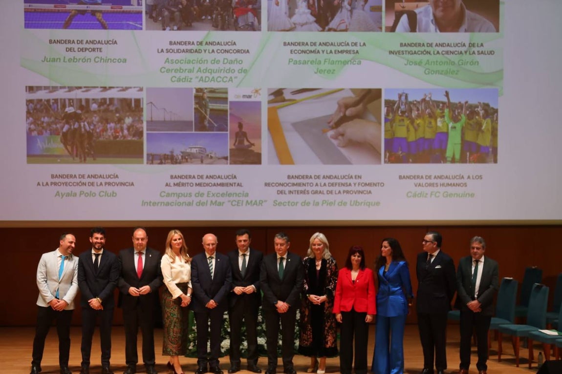 Fotos: Así ha sido la entrega de las Banderas de Andalucía 2024 en Cádiz