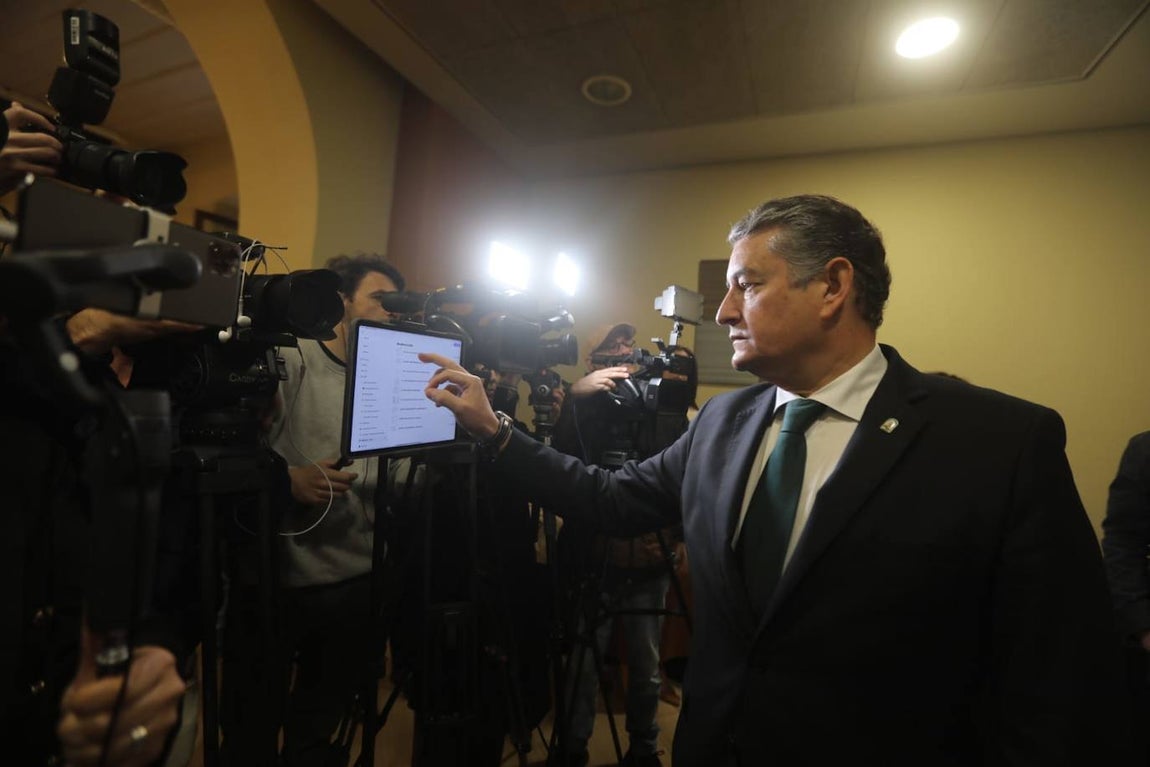 Fotos: Así ha sido la entrega de las Banderas de Andalucía 2024 en Cádiz