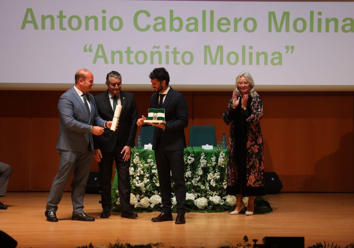 Antoñito Molina, emocionado en el Palacio de Congresos de Cádiz