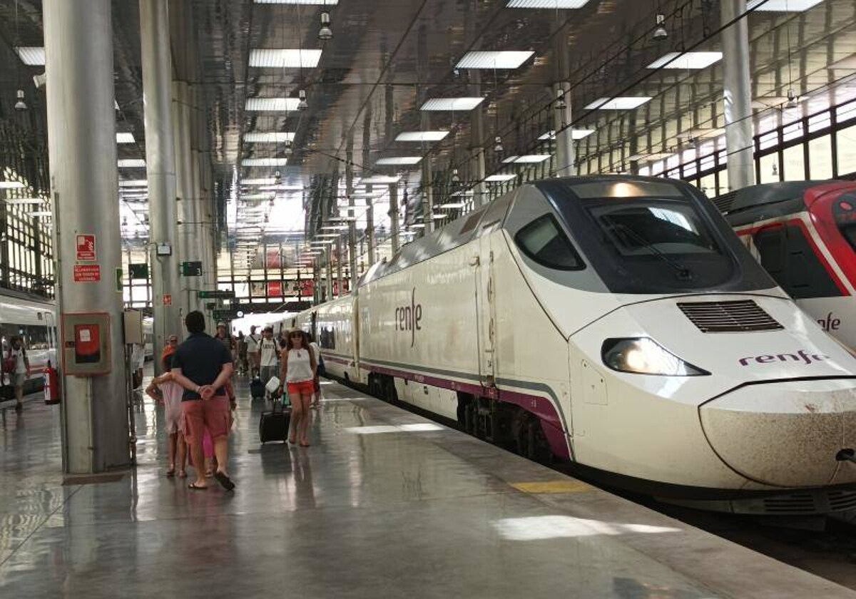 Los viajeros gaditanos sufren retrasos en sus desplazamientos dentro de Andalucía y también a Madrid.