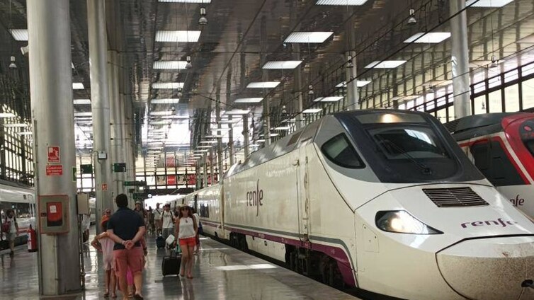 Los eternos retrasos de los trenes a Sevilla y Madrid, motivados por unas obras