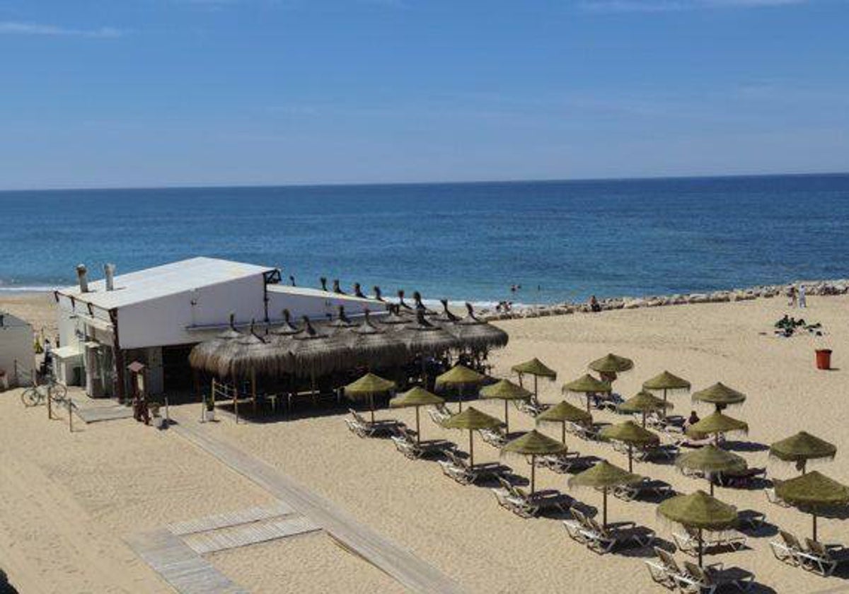 Los chiringuitos del litoral gaditano se preparan para la Semana Santa