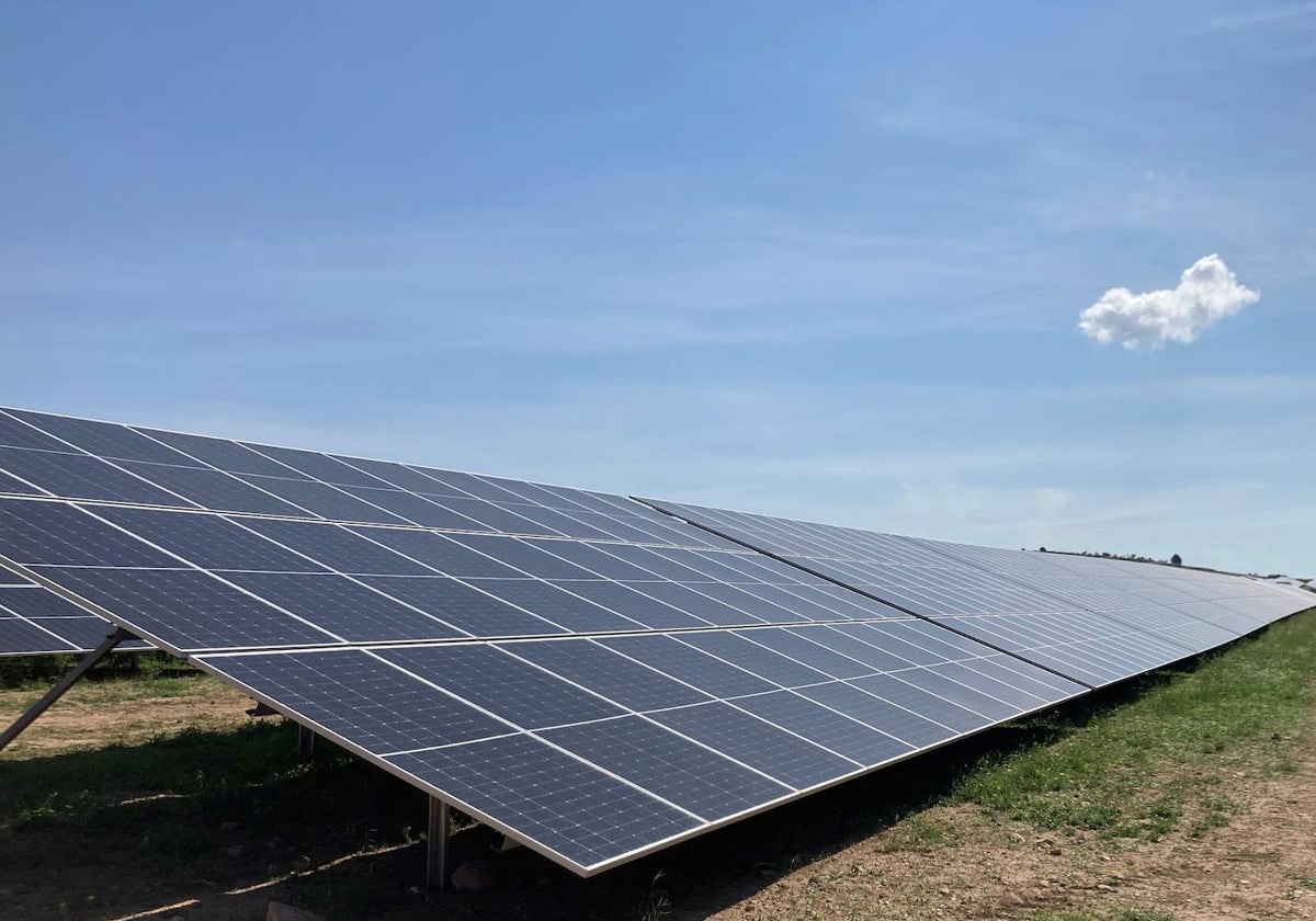 Instalación de planta de energía fotovoltaica