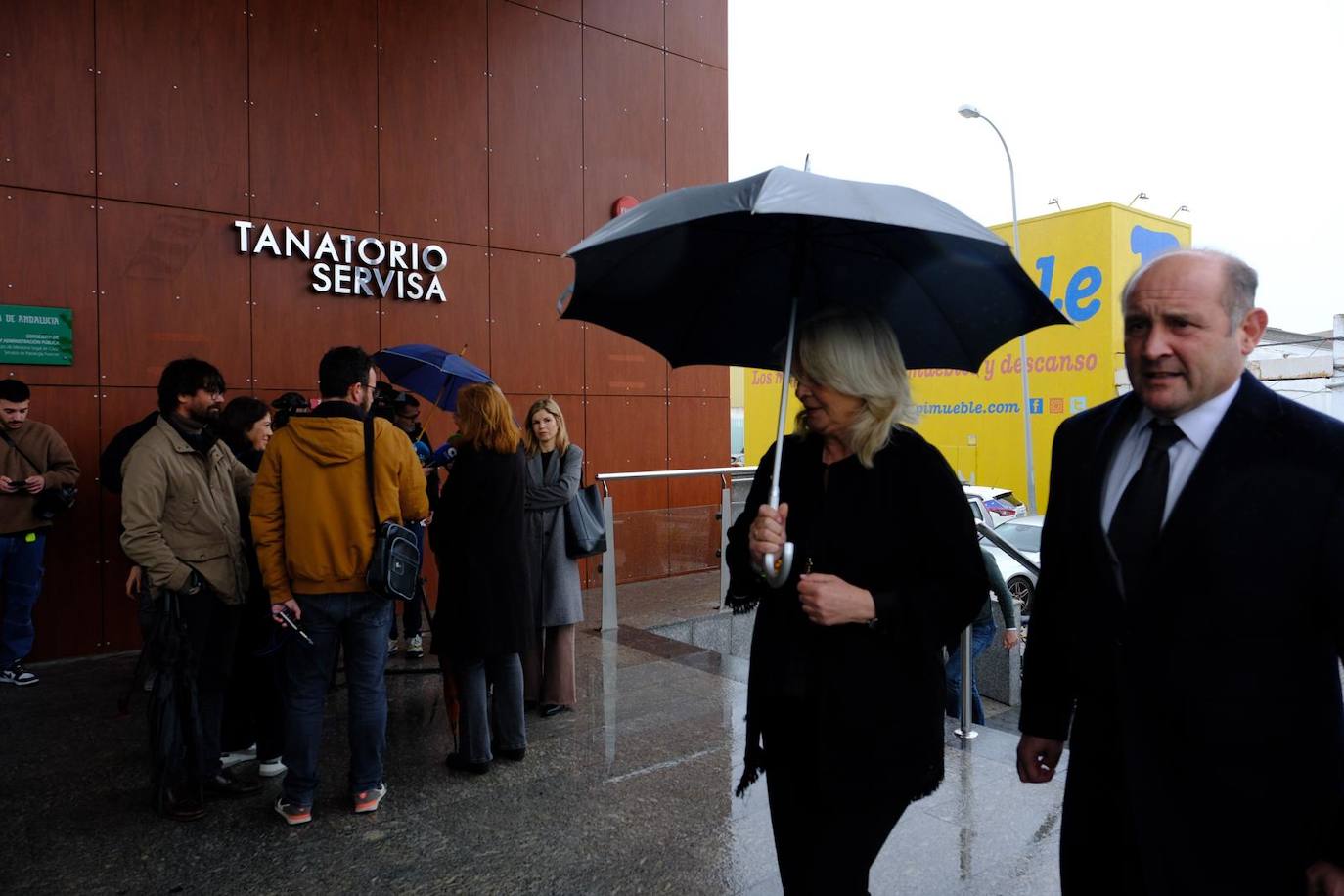 Fotos: La sociedad gaditana da su último adiós al socialista Carlos Díaz