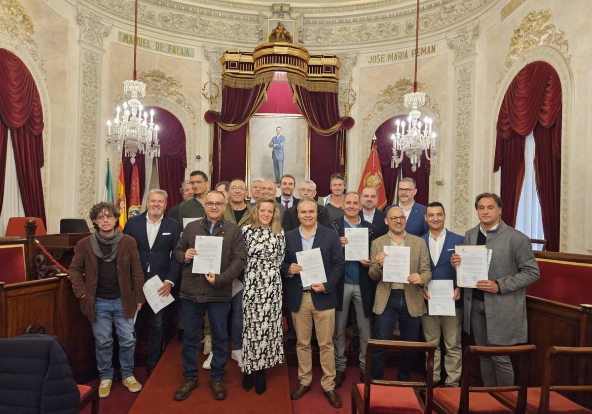 El Ayuntamiento de Cádiz estabiliza la situación laboral de 19 trabajadores municipales