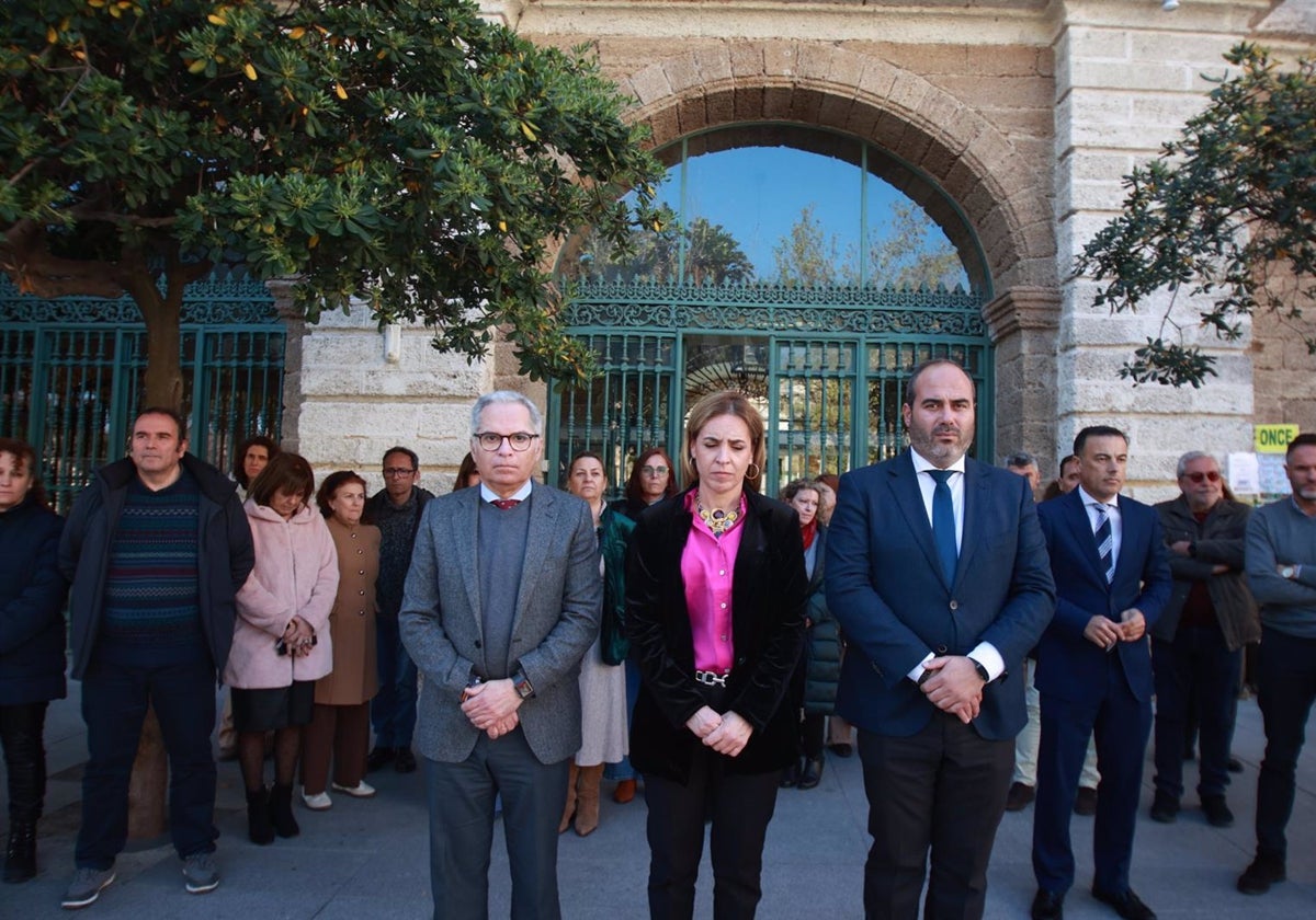 Minuto de silencio en Diputación de Cádiz