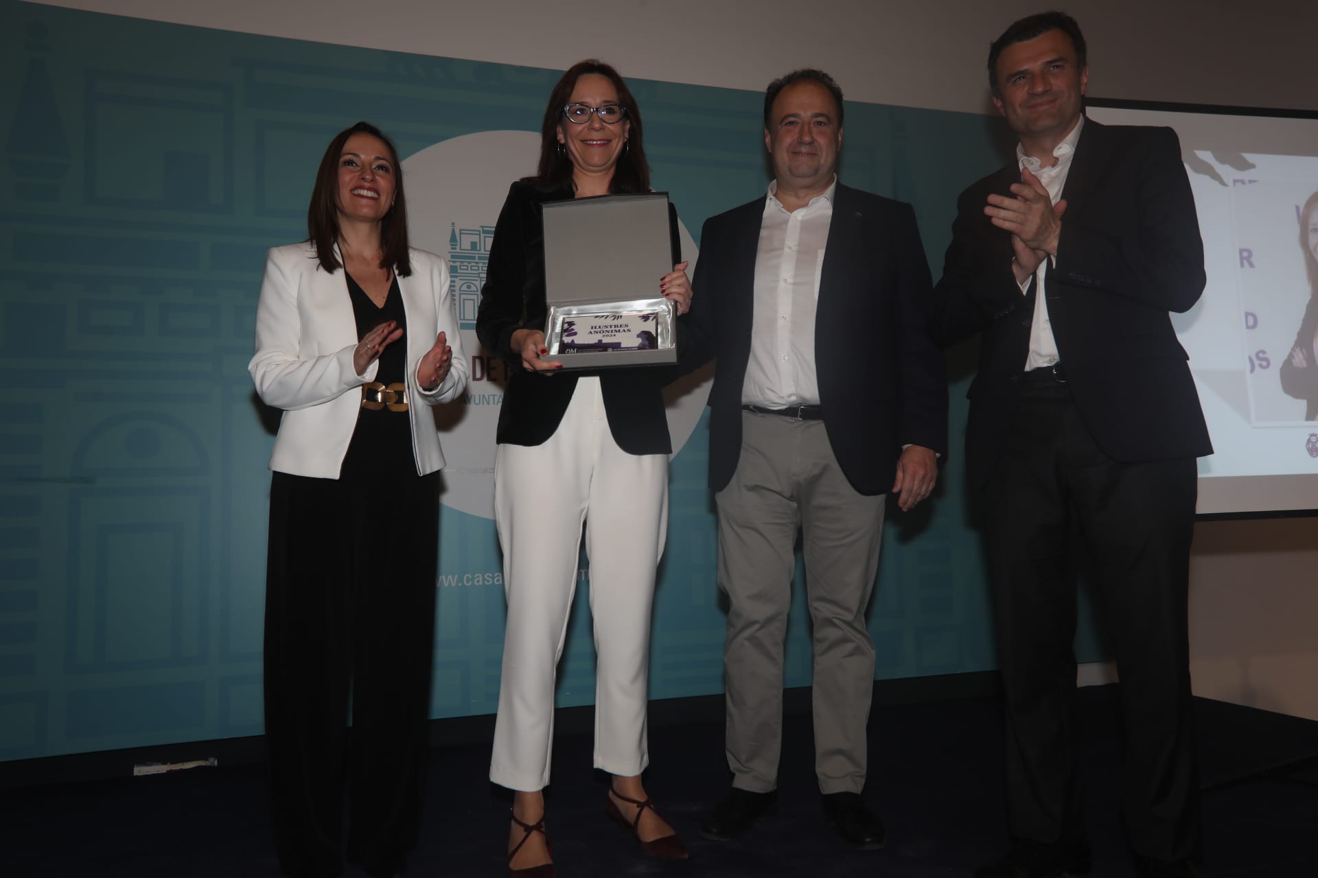 Fotos: Cádiz homenajea la trayectoria de Ilustres Anónimas 2024 por construir una sociedad más igualitaria