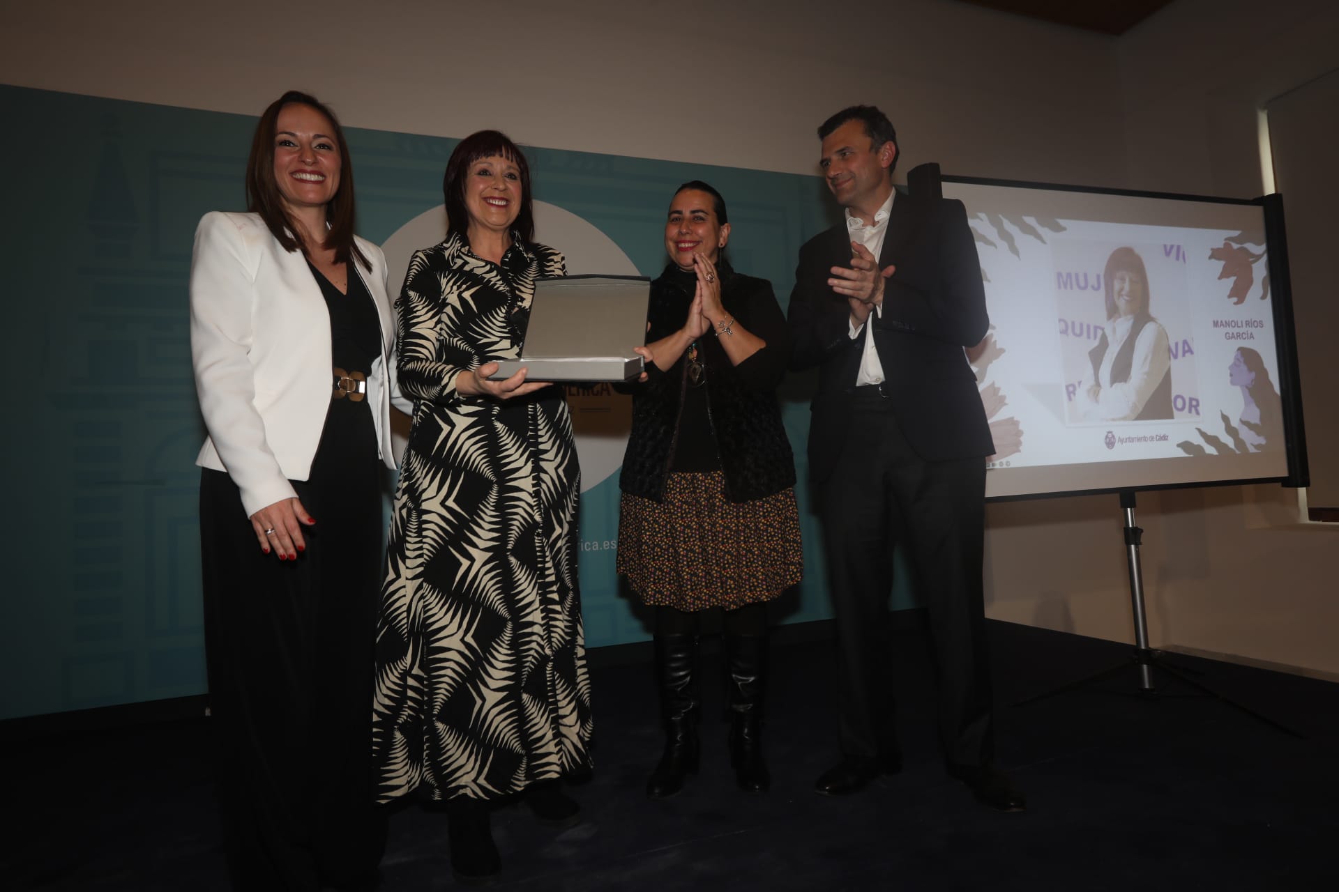 Fotos: Cádiz homenajea la trayectoria de Ilustres Anónimas 2024 por construir una sociedad más igualitaria