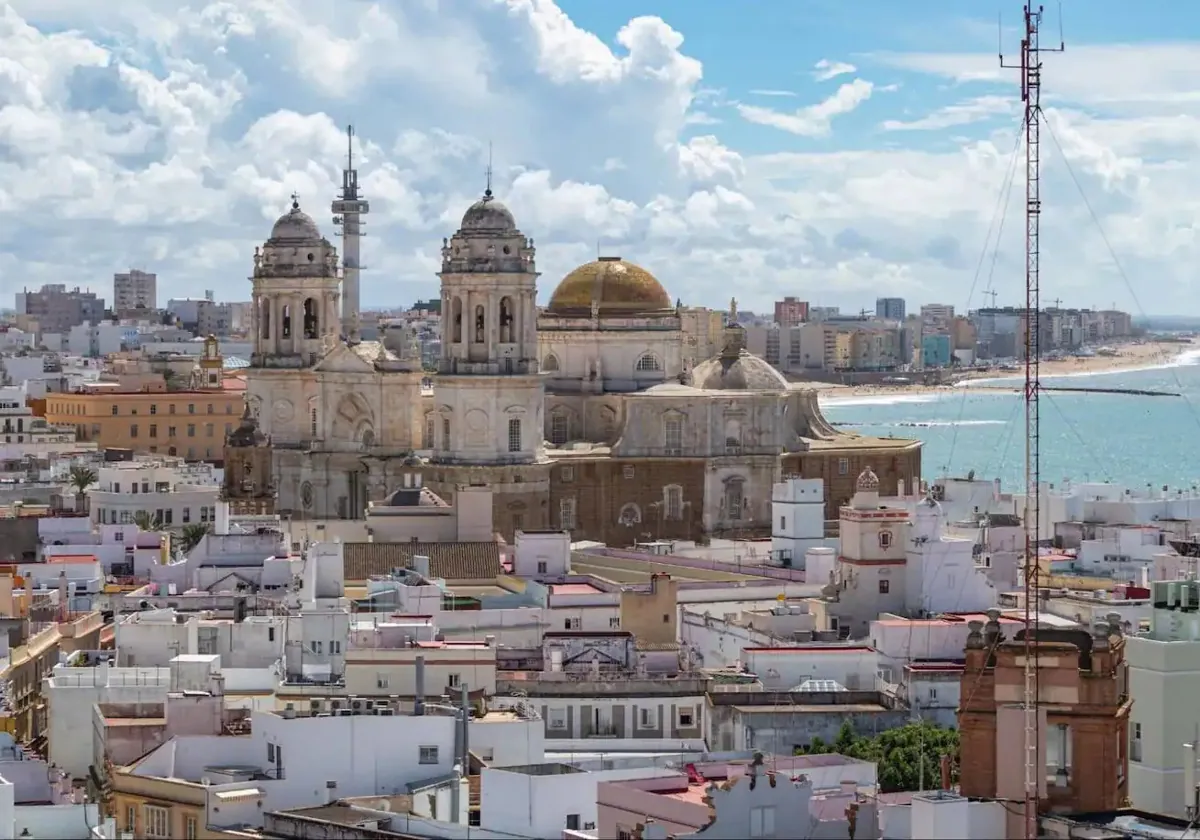 Cádiz y algunas de sus viviendas de intramuros y extramuros