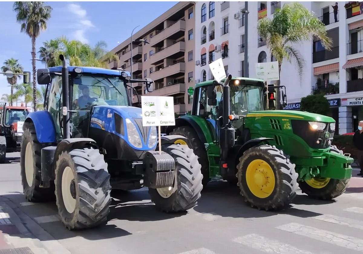 Un amplio dispositivo policial evita que agricultores corten la carretera de la Cartuja en Jerez