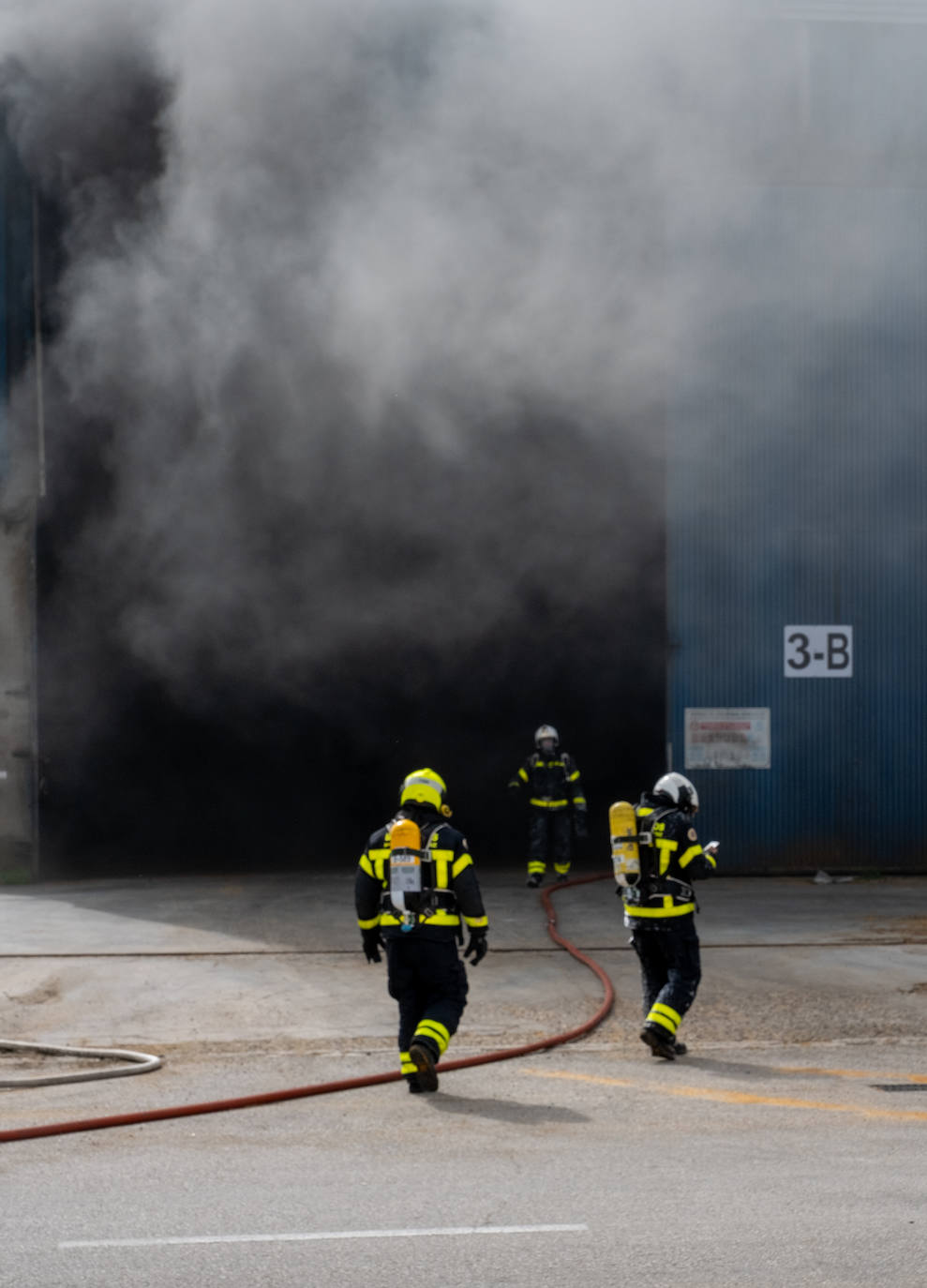 Fotos: Incendio en una nave en el polígono Trocadero de Puerto Real