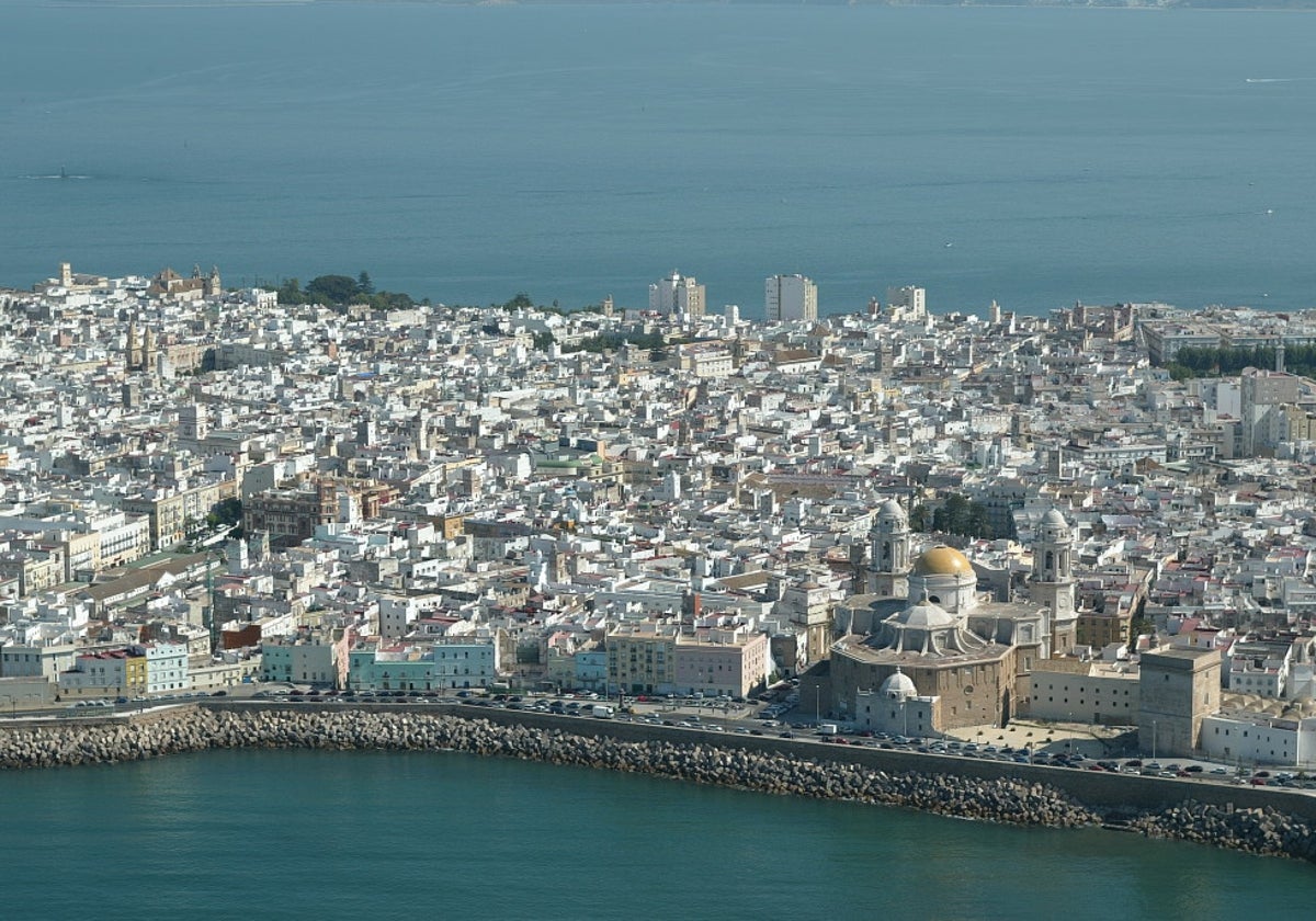 Imagen aérea del casco histórico de Cádiz.