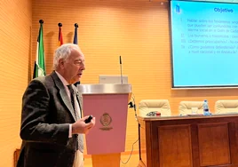 Gregorio Gómez Pina charla sobre maremotos, tsunamis y otros fenómenos singulares que pueden afectar a la costa de Cádiz