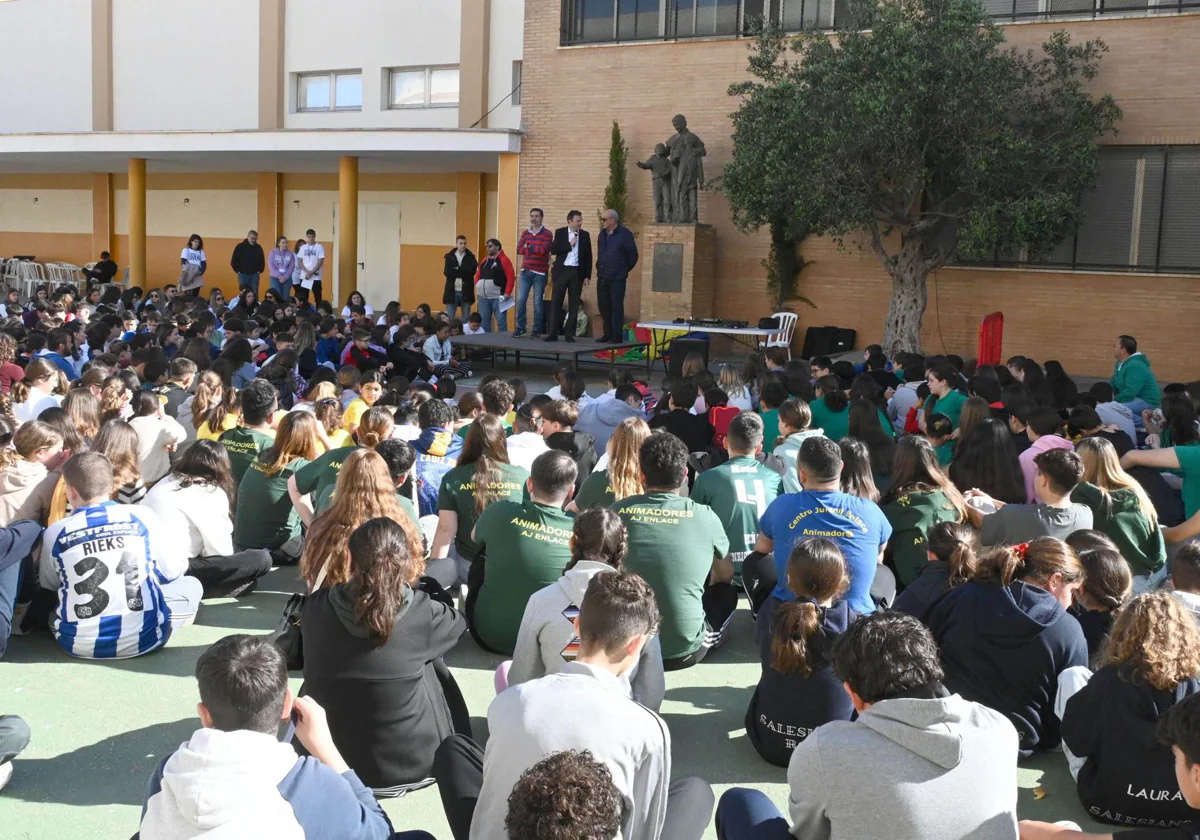 El alcalde de Cádiz asiste a las jornadas educativas del colegio Salesianos.