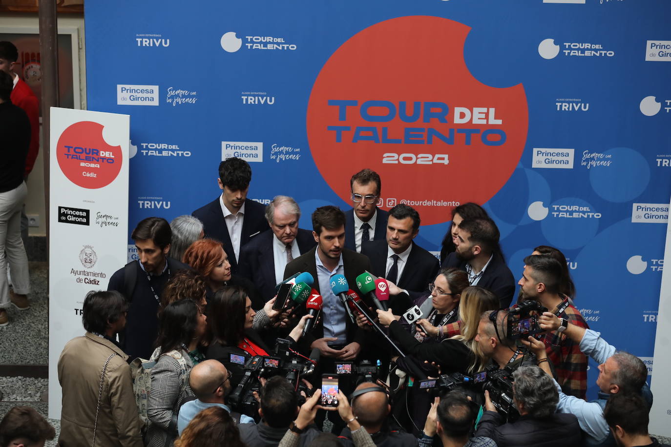 Fotos: El Rey visita Cádiz con motivo del Premio Princesa de Girona