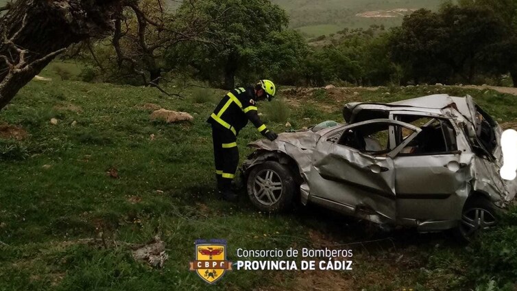 La persona fallecida tras volcar con su coche en la Sierra de Cádiz es un joven de 18 años
