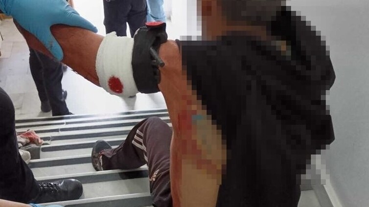 Un hombre se refugia en la Policía en Cádiz momentos después de ser apuñalado