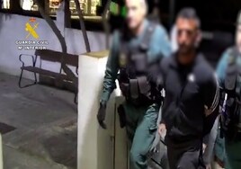 Venganza en Villamartín: Quema los dos coches de un guardia civil que le había detenido por un caso extremo de violencia de género