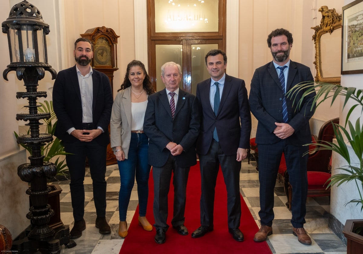 El Ayuntamiento abre líneas de colaboración con el Clúster Marítimo Naval de Cádiz