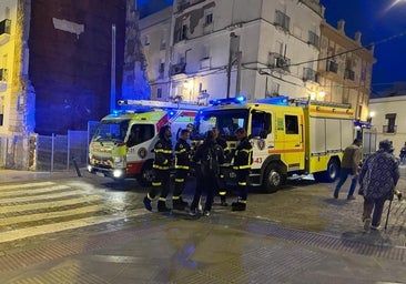 Una mujer herida tras un derrumbe en un edificio en el barrio de Santa María