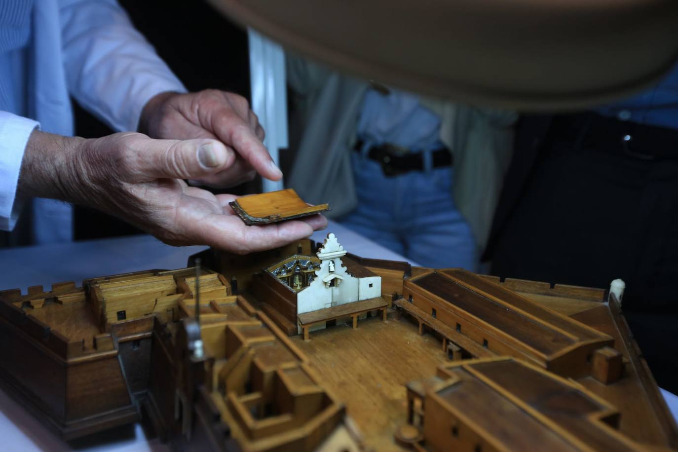 Fotos: El espectacular hallazgo del retablo de la capilla de Santa Catalina en la Maqueta de Cádiz