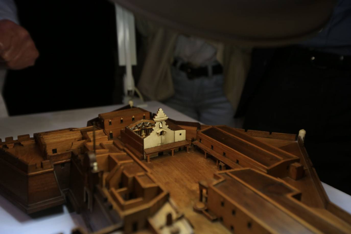 Fotos: El espectacular hallazgo del retablo de la capilla de Santa Catalina en la Maqueta de Cádiz