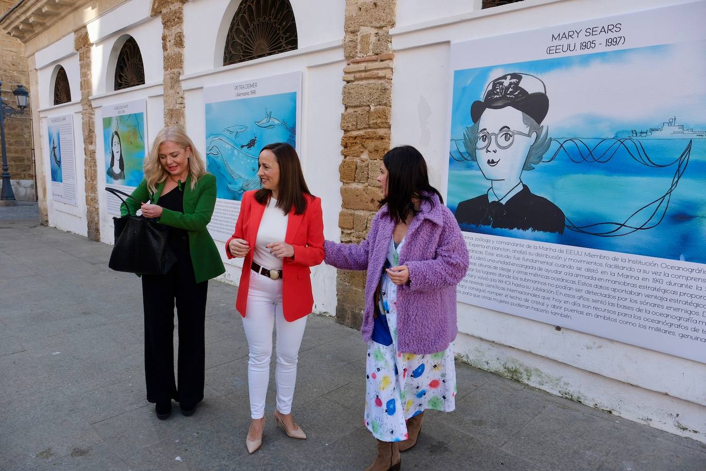 Fotos: La exposición &#039;Mujeres de la Mar&#039; ya se puede contemplar en el Mercado Central de Cádiz