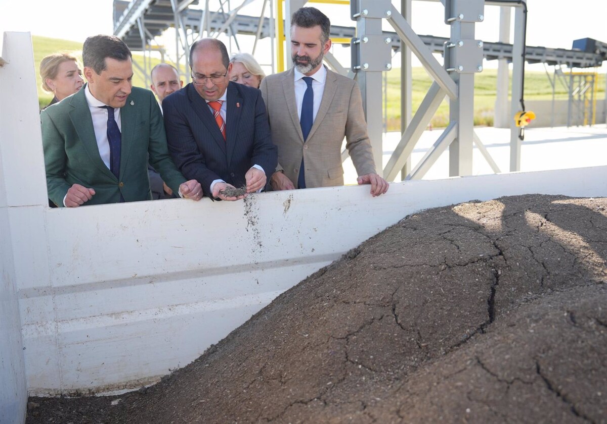 Moreno inaugura la planta de compostaje de Villamartín, «un hito» en economía circular