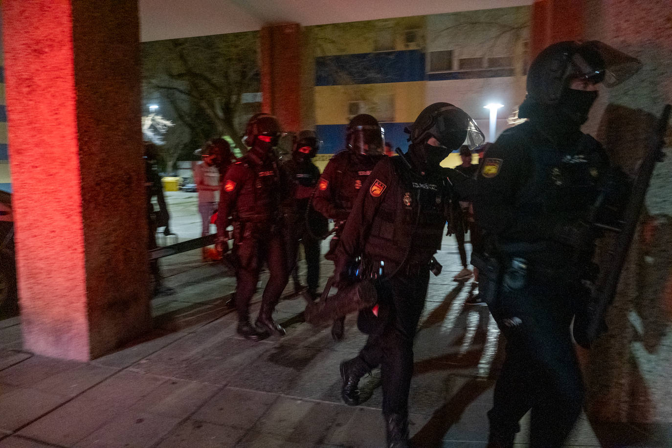 Fotos: Operación de la Policía Nacional antidroga en la barriada de la Paz de Cádiz