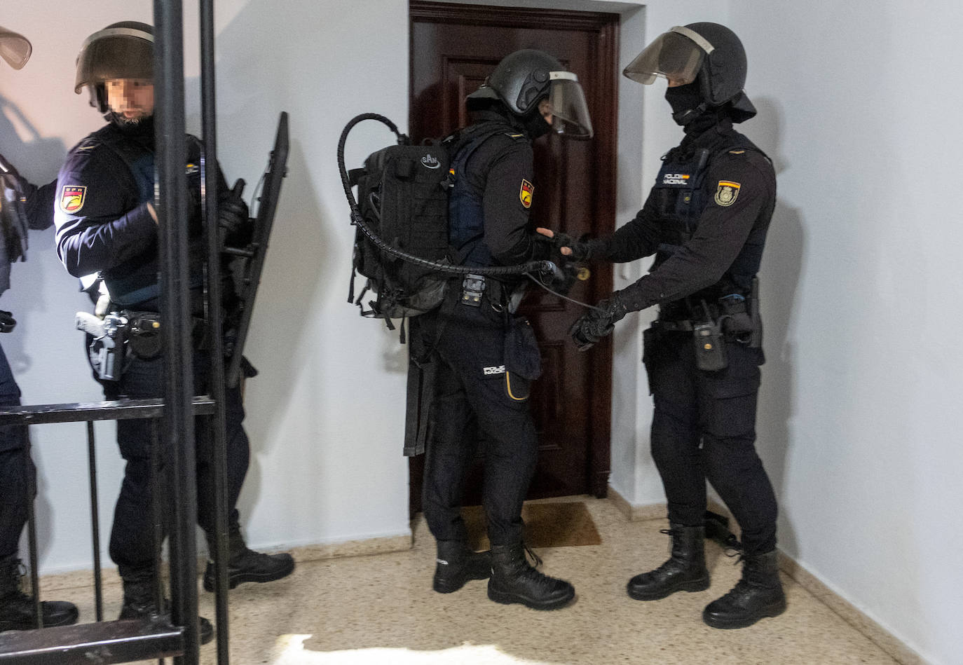 Fotos: Operación de la Policía Nacional antidroga en la barriada de la Paz de Cádiz
