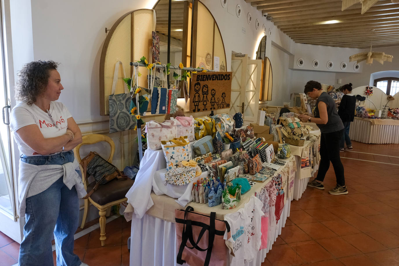 FOTOS: Mercadillo solidario a favor de la Asociación Reyes Magos