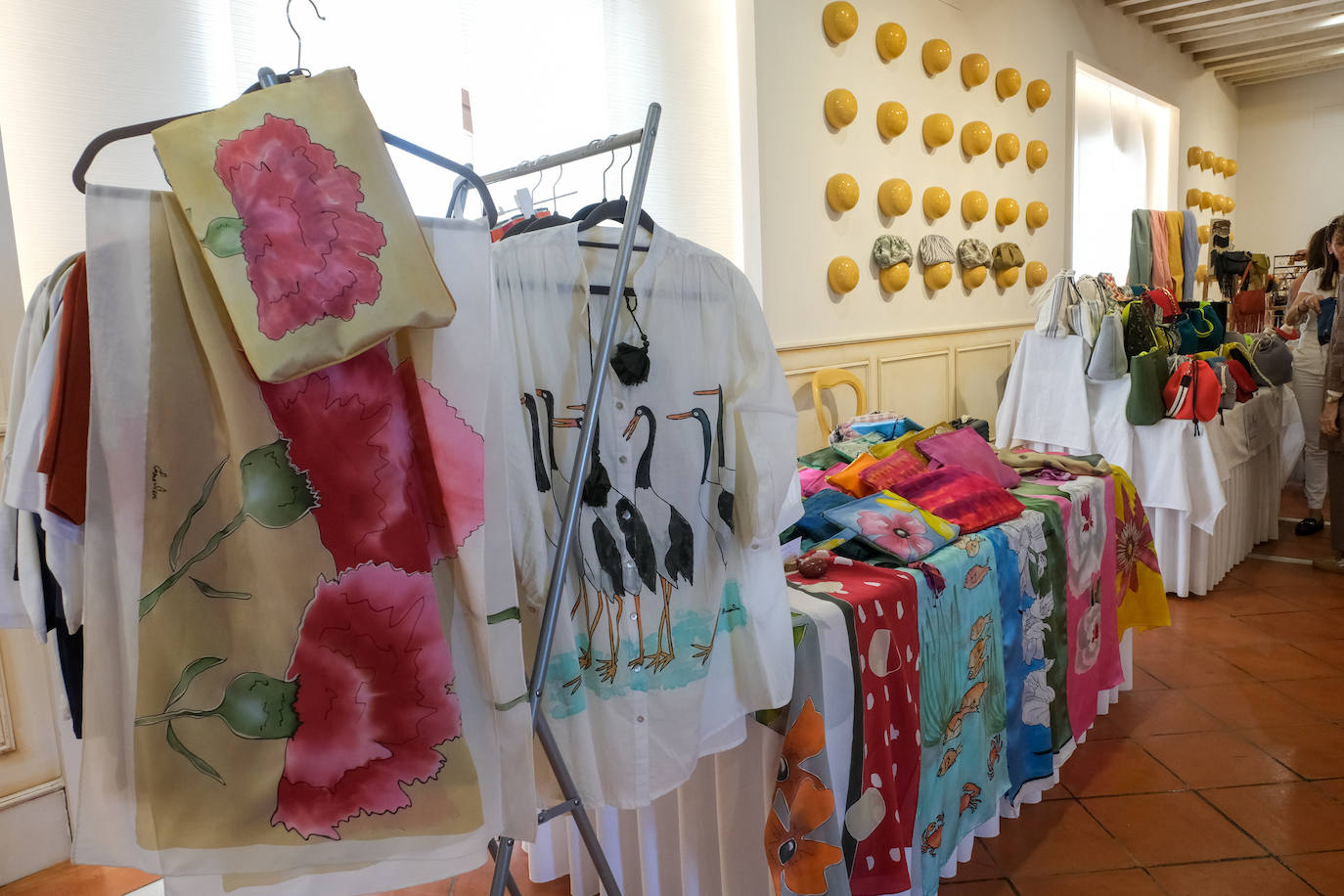 FOTOS: Mercadillo solidario a favor de la Asociación Reyes Magos