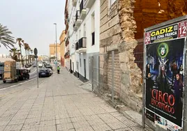 El Circo Encantado anuncia su llegada a Cádiz capital empapelando la ciudad de cabo a rabo: cuándo abre y dónde se ubicará