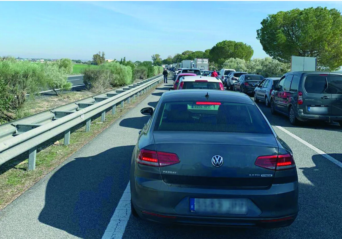 Atascos en el verano de 2023 en la autopista Cádiz-Sevilla
