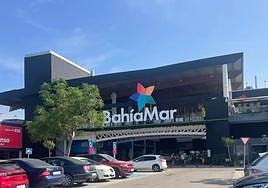 Los negocios de Bahía Mar sufren la falta de los cines: «Estamos vendiendo la mitad que hace un año»