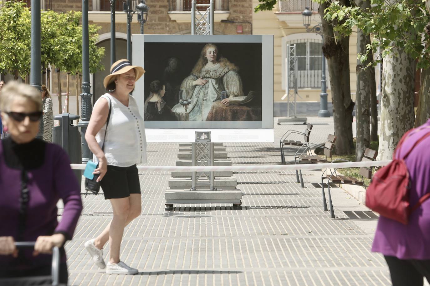 Fotos: Una nueva exposición en la plaza de España de Cádiz