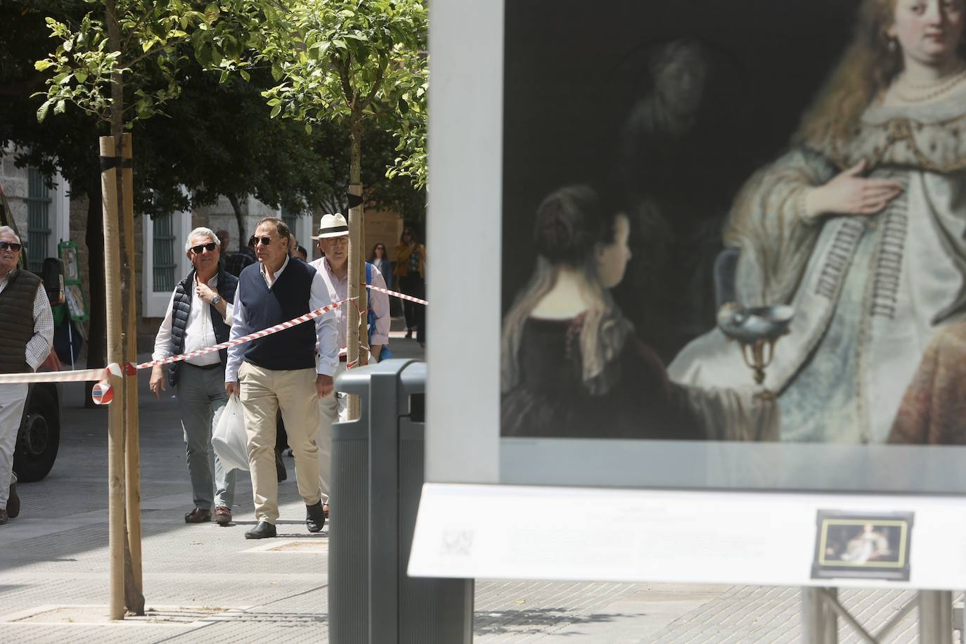 Fotos: Una nueva exposición en la plaza de España de Cádiz
