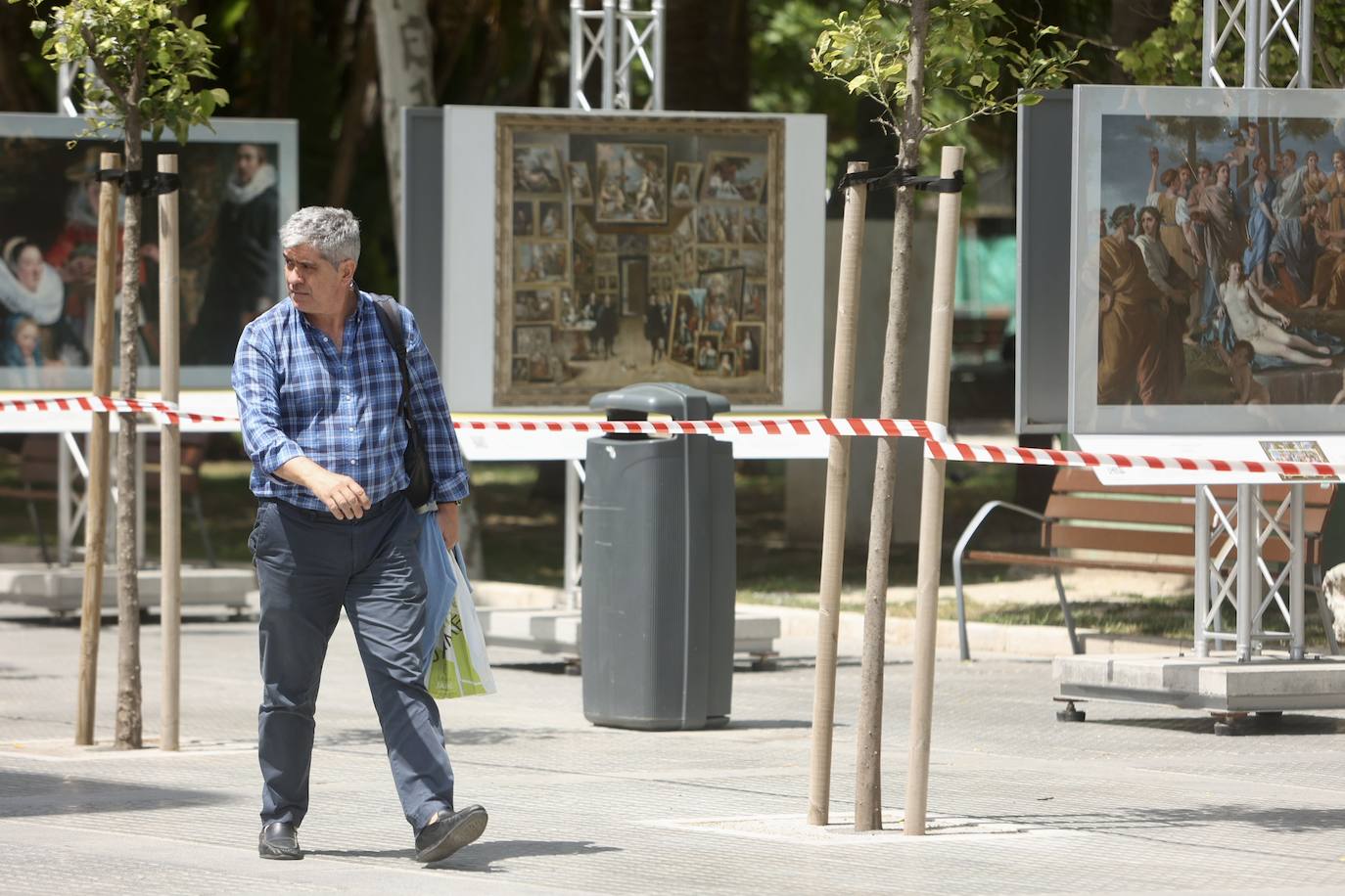Fotos: Una nueva exposición en la plaza de España de Cádiz