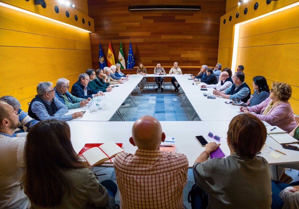 Reunión entre el Ayuntamiento de San Fernando y las entidades que gestionan en la ciudad el programa de ayudas del Banco de Alimentos.